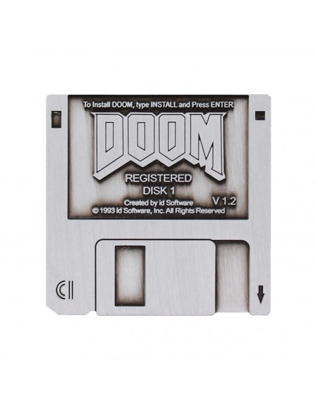 -16534-Merchandising - Pin Doom Floppy Disk Pin Badge 4.5 cm-5060948297257